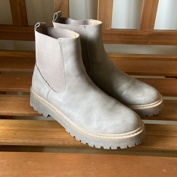 Dolce Vita lobera Chelsea boot - Picture 3 of 8